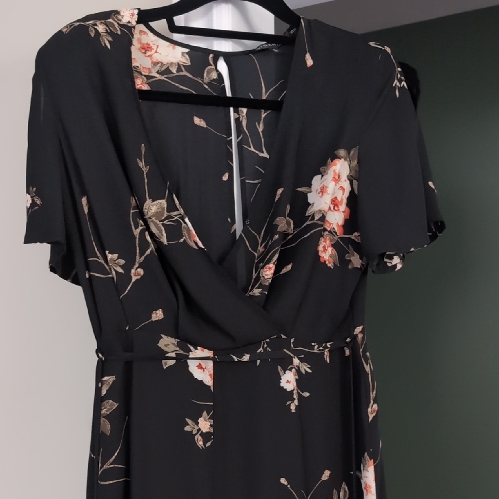 Dynamite Black Floral Long Sleeve Dress